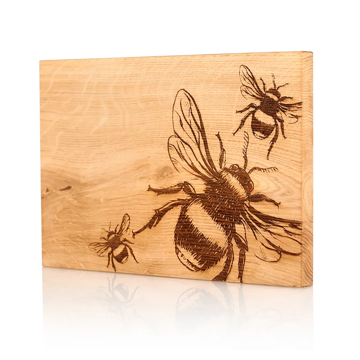 Schottische Biene - Handgefertigtes Servierbrett aus schottischer Eiche mit Bienen-Gravur Schottische Biene - Handgefertigtes Servierbrett aus schottischer Eiche mit Bienen-Gravur