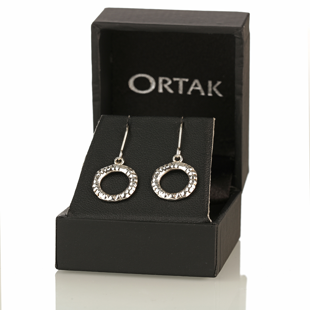 Cairns-ohrhaenger-silber-ortak-orkney-schmuck-001 Ohrstecker aus  Sterlingsilber mit blauer Glasemaille und piktischen Symbolen