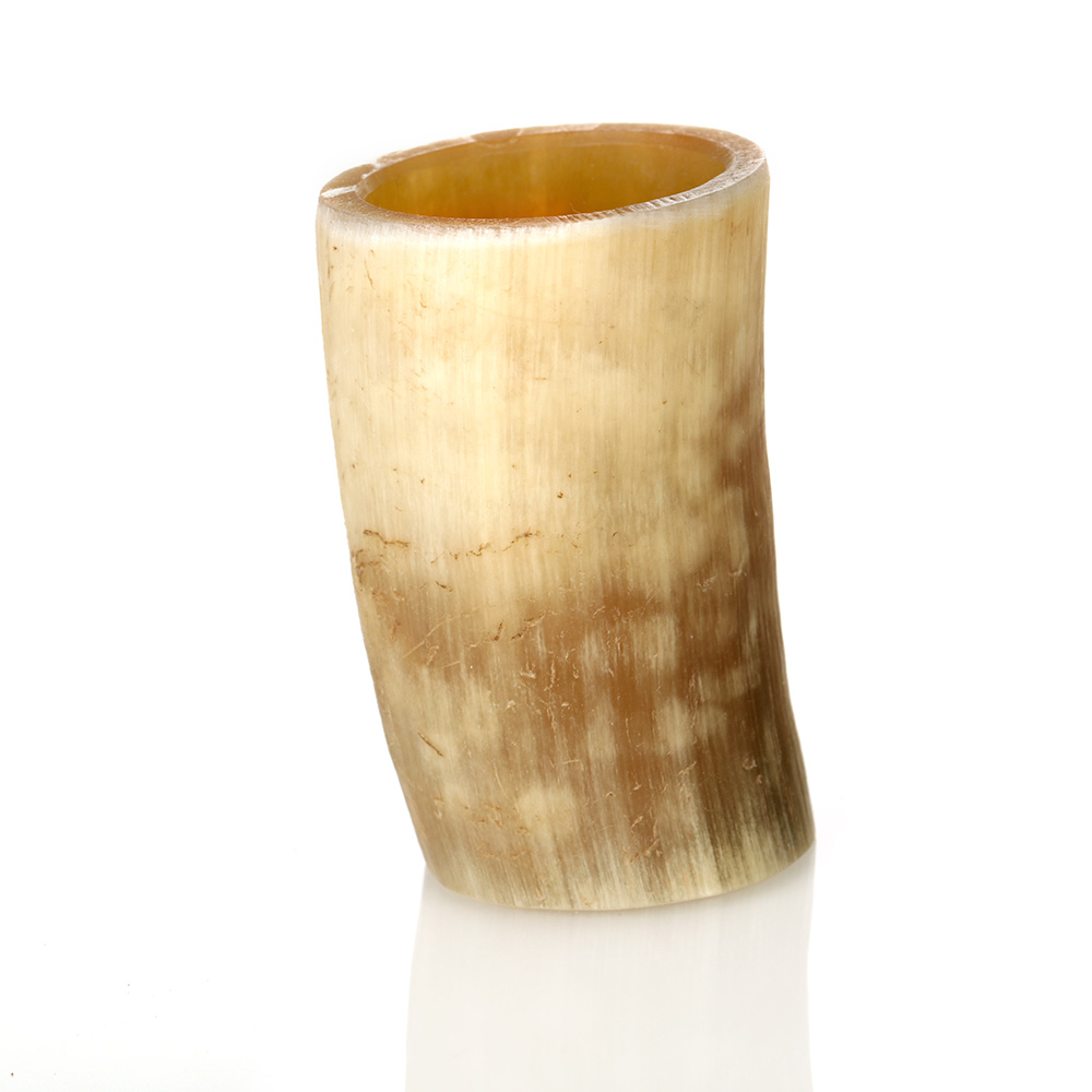 shot-becher-glas-horn-natur-007 Uriger Shotbecher / Schnapsbecher aus Rinderhorn - 0,05 l - Wikinger Becher natur / roh