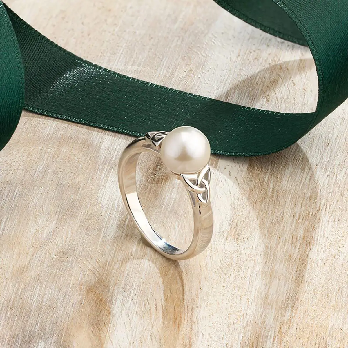 Trinity Pearl Ring - Sterling Silber mit Perle - handgefertigt in Irland