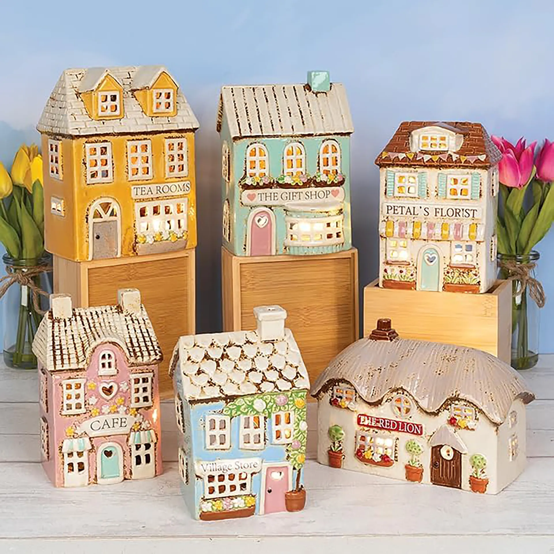 Village Pottery Teelichthalter „The Gift Shop“ – Handgefertigter Keramik-Geschenkeladen aus Irland Village Pottery Teelichthalter „The Gift Shop“ – Handgefertigter Keramik-Geschenkeladen aus Irland