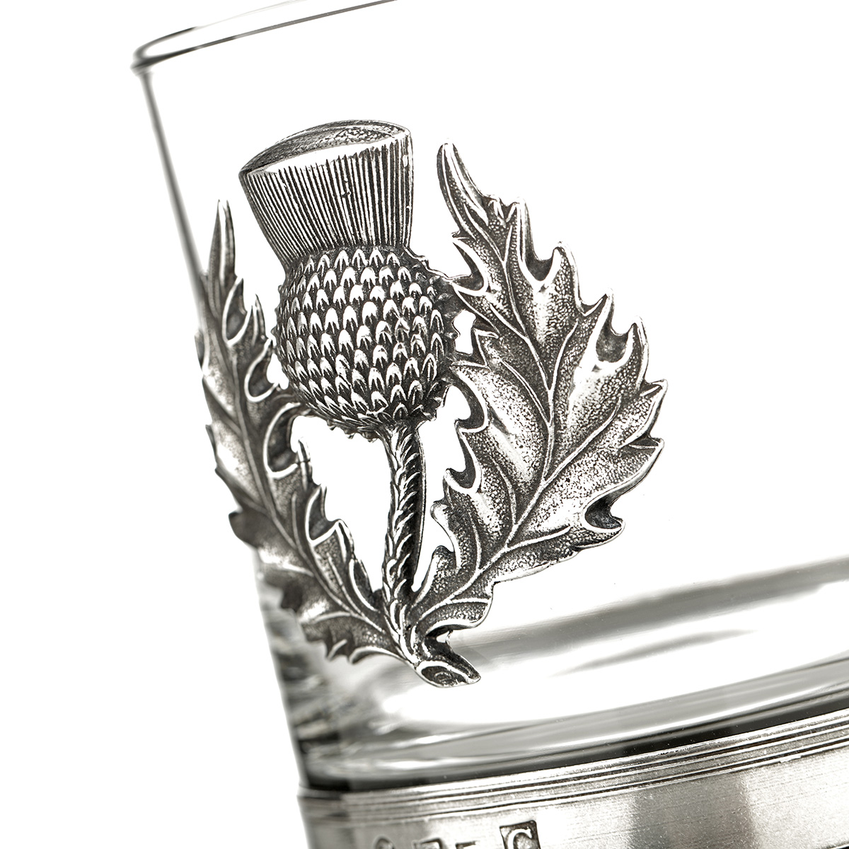whisky-glas-tumbler-pewter-keltisch-004 Handgefertigtes Scottish Thistle Tumbler - Handgefertigtes Whisky Glas mit schottischer Distel aus Zinn