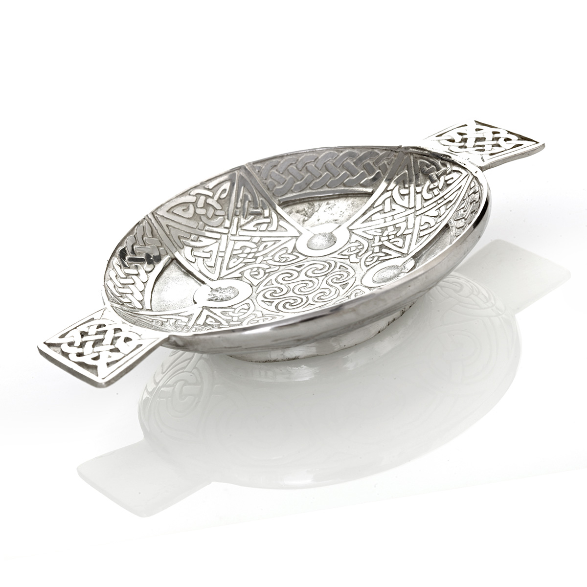quaich-keltisch-schottisch-zinn-pewter-022 Celtic Cross - Highland Whisky Quaich aus Schottland mit keltischen Mustern