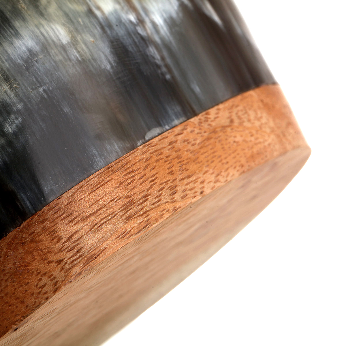 Wikinger Hornbecher mit Henkel & Holzboden - 0,5 - 0,7 Liter  - Rinderhorn poliert Wikinger Hornbecher mit Henkel & Holzboden - 0,5 - 0,7 Liter  - Rinderhorn poliert